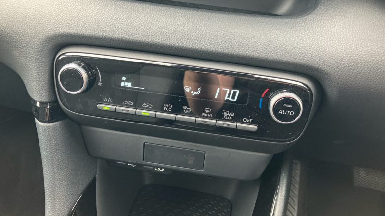 Toyota Yaris 1.5 Hybrid Design 5dr CVT Hybrid Hatchback